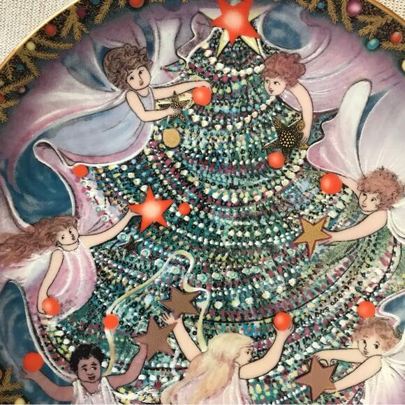 Anna Perenna Christmas Angels 8” Porcelain Plate Magic Collection 1998 - Picture 3 of 7